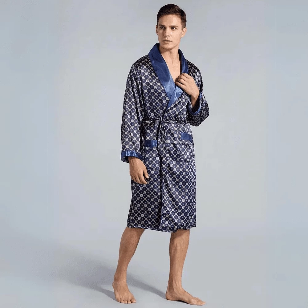 Peignoir Homme En Satin Motifs Entrecroisés 2 Peignoir Homme En Satin Motifs Entrecroisés – Image 2