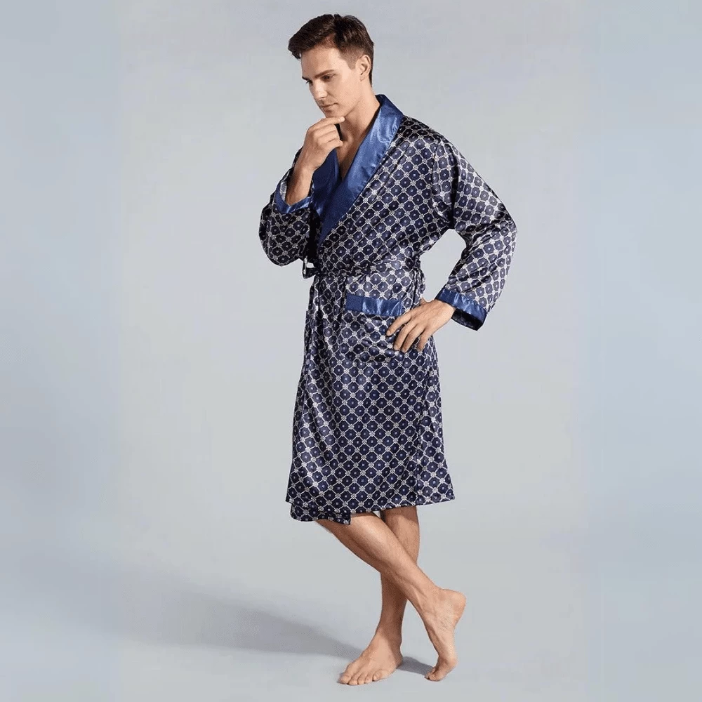 Peignoir Homme En Satin Motifs Entrecroisés 3 Peignoir Homme En Satin Motifs Entrecroisés – Image 3