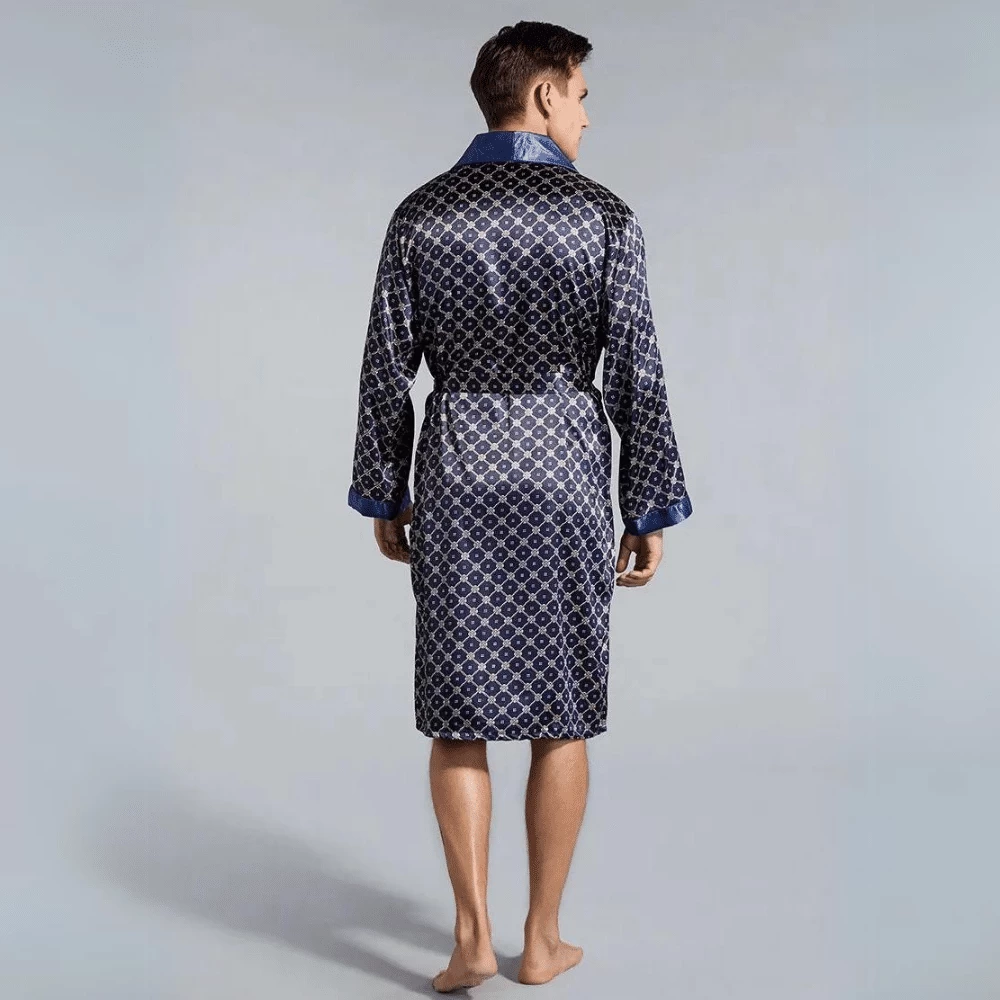 Peignoir Homme En Satin Motifs Entrecroisés 4 Peignoir Homme En Satin Motifs Entrecroisés – Image 4