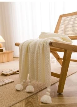 Plaid Tricot Doux à Pompons 12 Plaid Tricot Doux à Pompons -Confort Paradis 6321f51f 9f4b 457e 818b 896f11756fe8