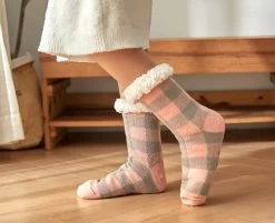 Chaussettes Chaudes Femme Antidérapantes Fourrées Carreaux 10 Chaussettes Chaudes Femme Antidérapantes Fourrées Carreaux -Confort Paradis Chaussettes chaudes femme 1