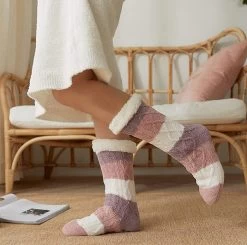 Chaussettes Chaudes Femme Antidérapantes Torsades -Confort Paradis Chaussettes chaudes portee e1699022303567