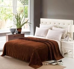 Plaid Polaire Chaud Couleurs Unies 7 Plaid Polaire Chaud Couleurs Unies -Confort Paradis Plaid polaire marron e1692603249943