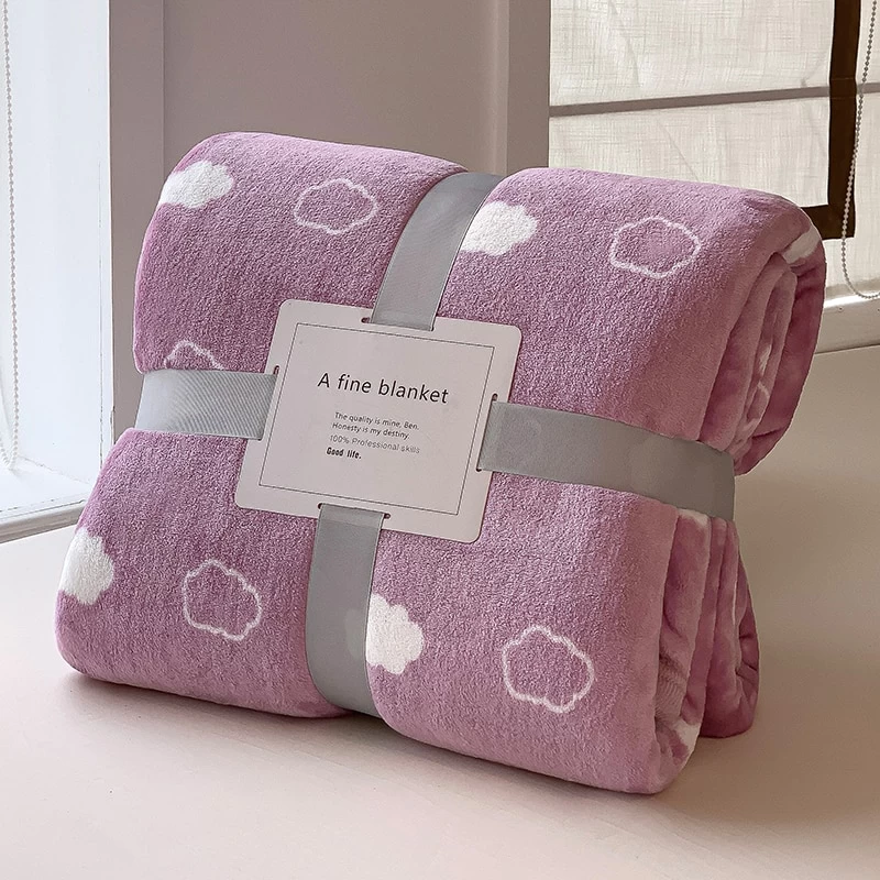 Plaid Polaire Motifs Nuages 3 Plaid Polaire Motifs Nuages – Image 3