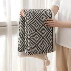 Plaid Canapé Géométrie Bicolore 8 Plaid Canapé Géométrie Bicolore -Confort Paradis S46c15ee2016b4ab1a8f312811d7d4c09I